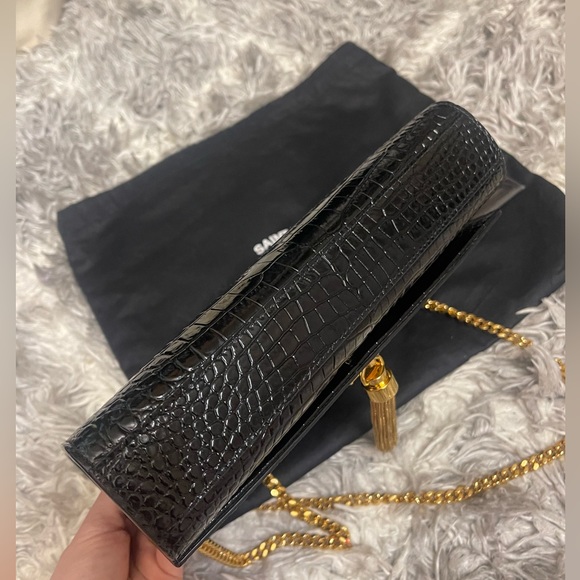 YSL Saint Laurent Kate Medium Tassel YSL Crossbody Bag in Croc-Embossed Leather - Picture 11 of 17